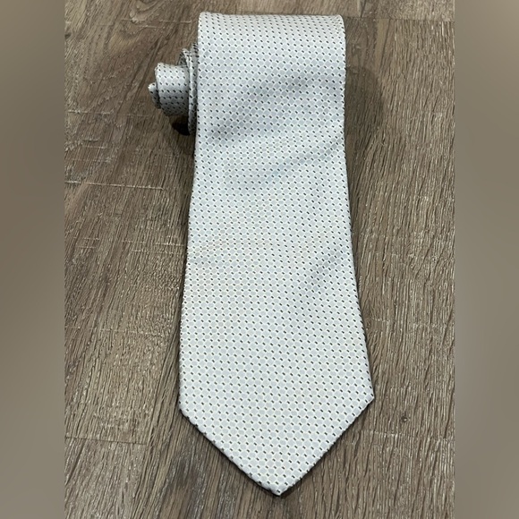 Brioni Tie 100% Silk Made in Italy Subtle Geometric Business Power Tie EUC Lux - Picture 6 of 12